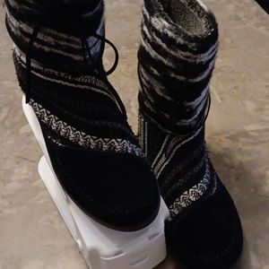 Beautiful Tom's boho style boots size  8 black white with a hintbof gray